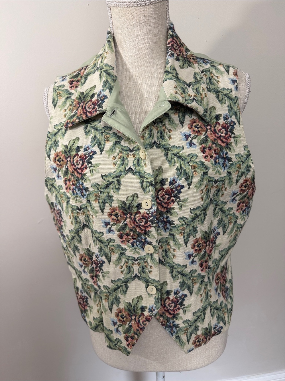 Northern‎ Reflections Personal Favorites Tapestry Floral Button-Front Vest